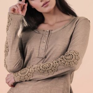NWT New In taupe knit top with embroidered sleeves